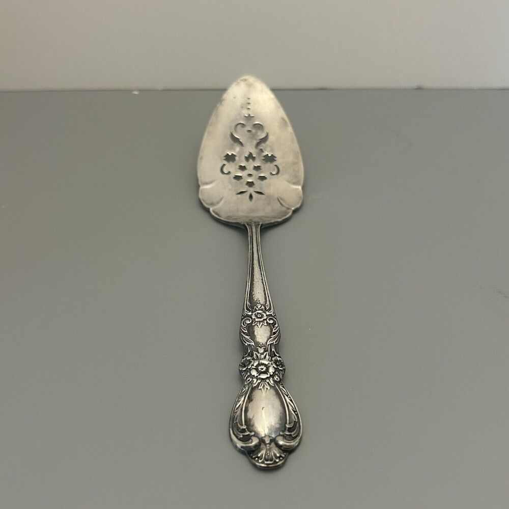 1847 Rogers Bros IS Silver Plated Heritage 1953 Pierced Pie/Cake Server